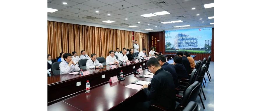 深圳凯发天生赢家一触即发首页集团代表团前往沈阳医学院附属中心医院召开调研研讨，共同探寻生命健康产业合作新机遇